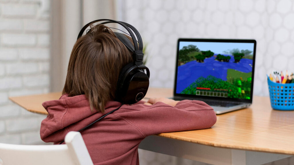 Дети изучают программирование через Minecraft в Санкт-Петербурге